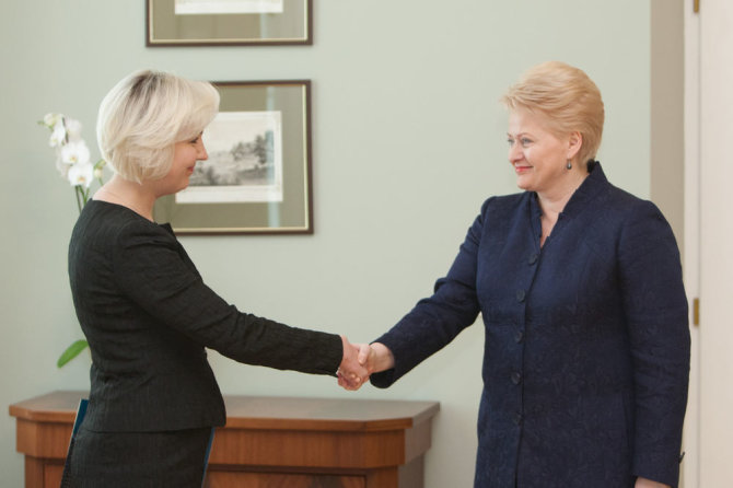 Juliaus Kalinsko / 15min nuotr./Dalia Grybauskaitė ir Diana Korsakaitė (kairėje)