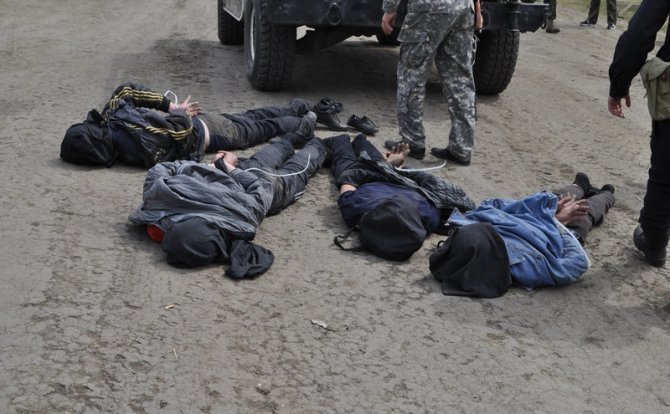 mil.gov.ua nuotr./Slovjanske sulaikyti separatistai, įtariami apšaudę Ukrainos karinį malūnsparnį