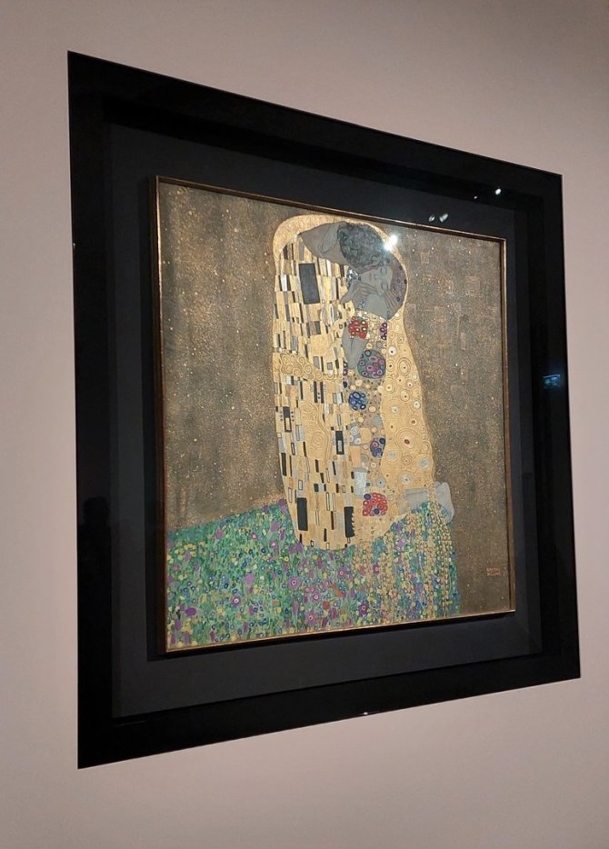 Indrės Pepcevičiūtės-Bogušienės nuotr./Gustavo Klimto paveikslas „Bučinys“ Belvederio rūmuose