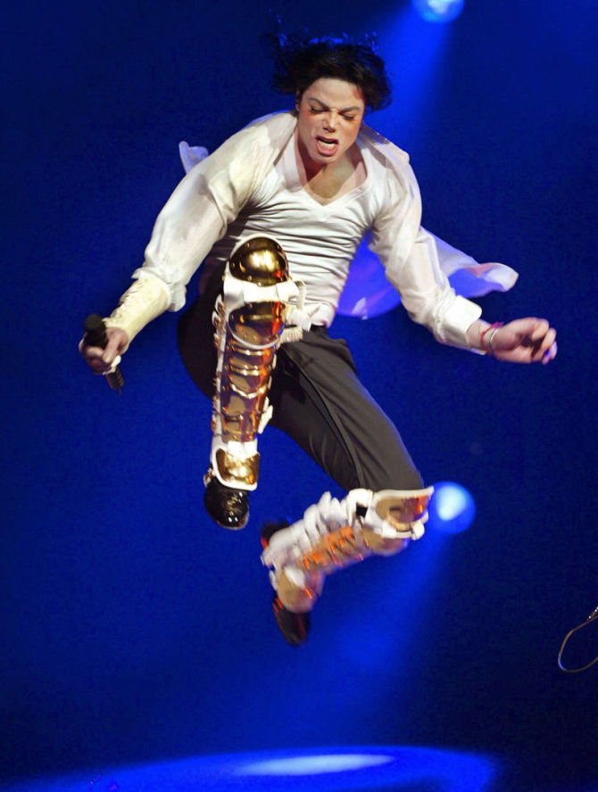 AFP/„Scanpix“ nuotr./Michaelas Jacksonas (2002 m.)