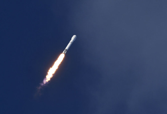 „Scanpix“/„Sipa USA“ nuotr./„SpaceX“ raketa