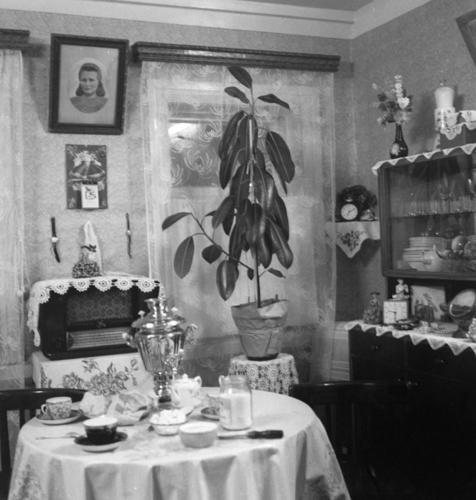 „Scanpix“ nuotr./Sovietinis gyvenamojo būsto interjeras Zagorske, Rusijoje (1964 m.)