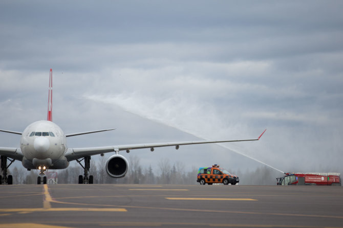 Žygimanto Gedvilos / 15min nuotr./Orlaivio „Airbus A330F“ sutikimo akimirka