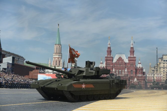 „Scanpix“/„Sipa USA“ nuotr./Tankas T-14 „Armata“. Karinis paradas Maskvos Raudonojoje aikštėje