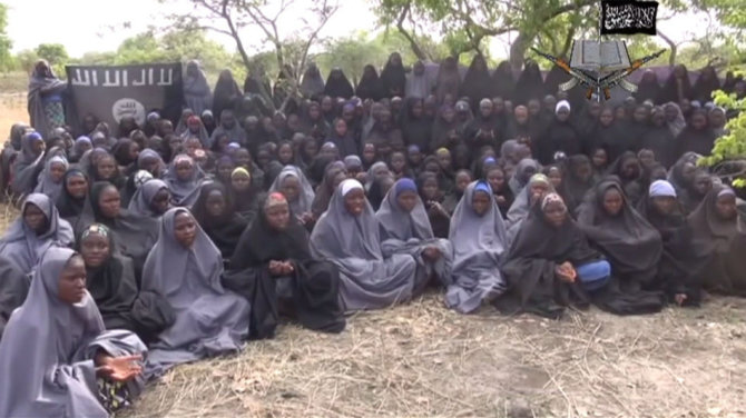 Kadras iš filmuotos medžiagos/Nigerijoje pagrobtos mergaitės
