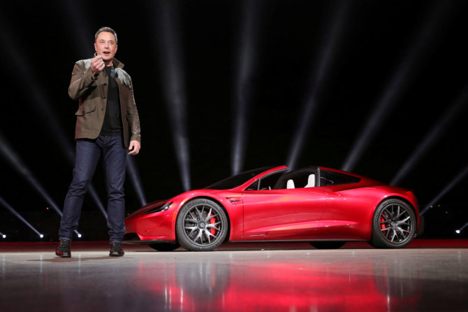 „Reuters“/„Scanpix“ nuotr./Elonas Muskas, „Tesla Motors“ vadovas, savo vyšninį „Tesla Roadster“ paleis į kosmosą
