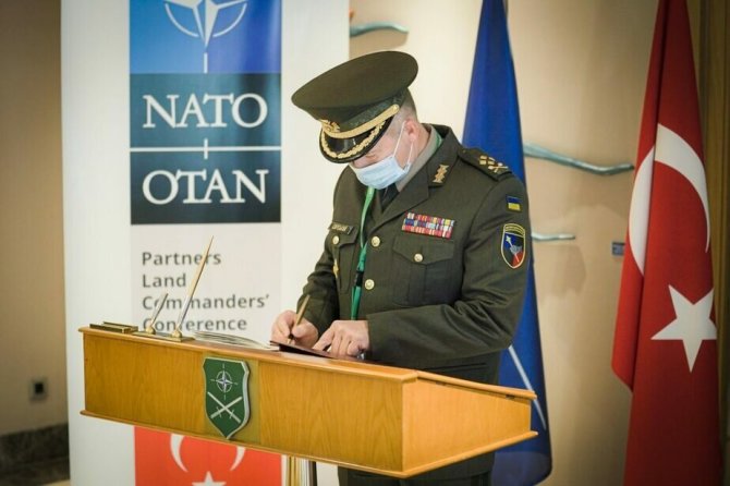 Ukrainos kariuomenės nuotr./Oleksandras Syrskis daug padarė, kad Ukrainos kariuomenė priartėtų prie NATO standartų