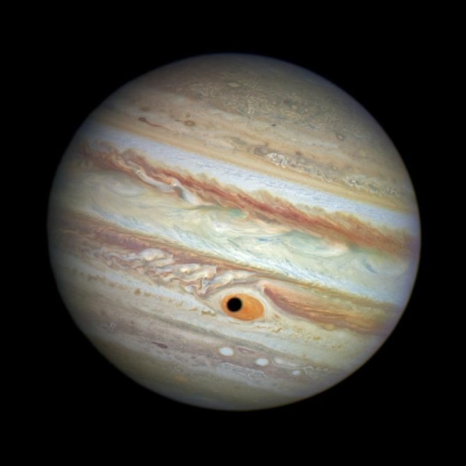 NASA nuotr./Jupiterio akį uždengė Ganimedo šešėlis