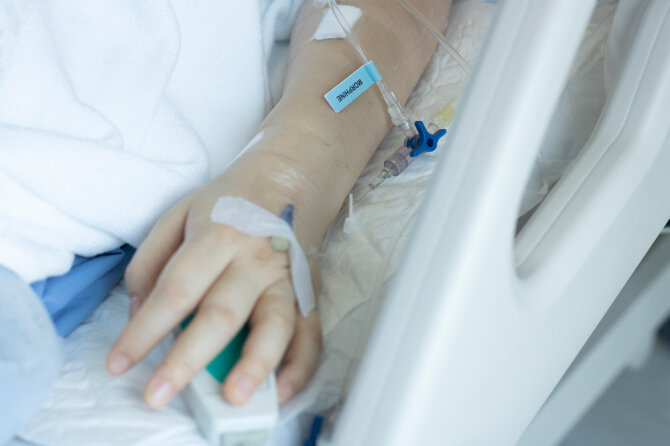 Shutterstock nuotr./Onkologinis ligonis, kuriam leidžiamas skausmą mažinantis vaistas
