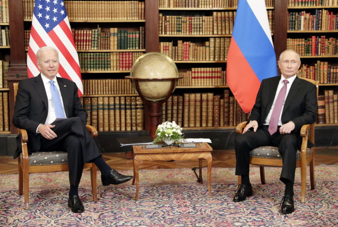 „Reuters“/„Scanpix“ nuotr./Joe Bideno ir Vladimiro Putino susitikimas Ženevoje