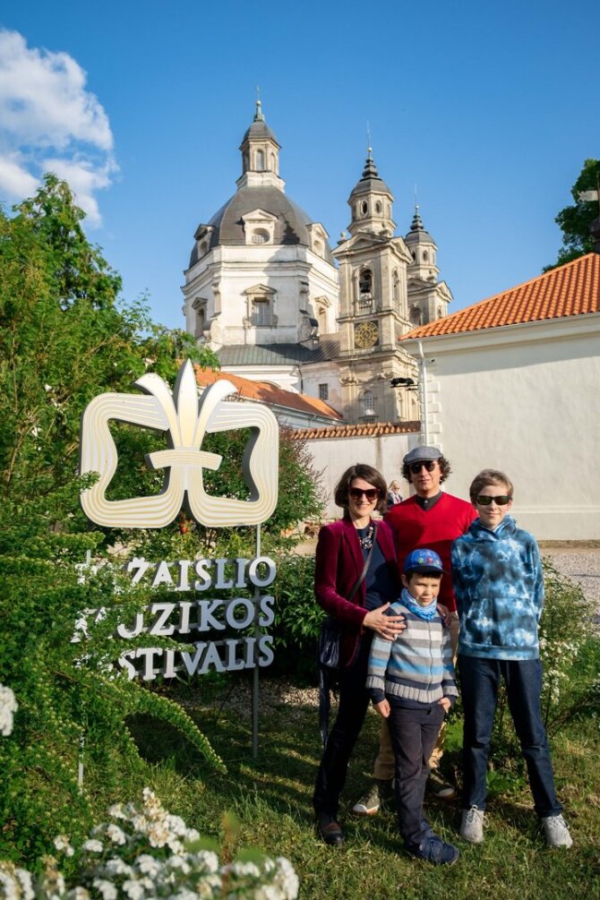 Asmeninio archyvo nuotr./Lina su šeima
