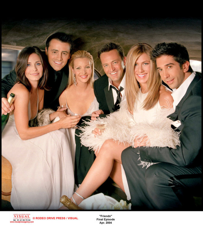 AOP nuotr./Serialo „Draugai“ aktoriai: Mattas LeBlancas, Courteney Cox, Matthew Perry, Davidas Schwimmeris, Lisa Kudrow ir Jennifer Aniston