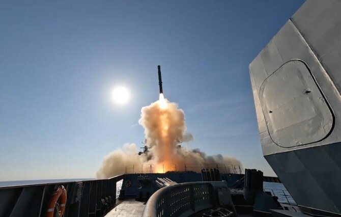 Rusijos gynybos ministerijos nuotr./Rusijos raketa „Cirkon“/ Asociatyvi nuotr.