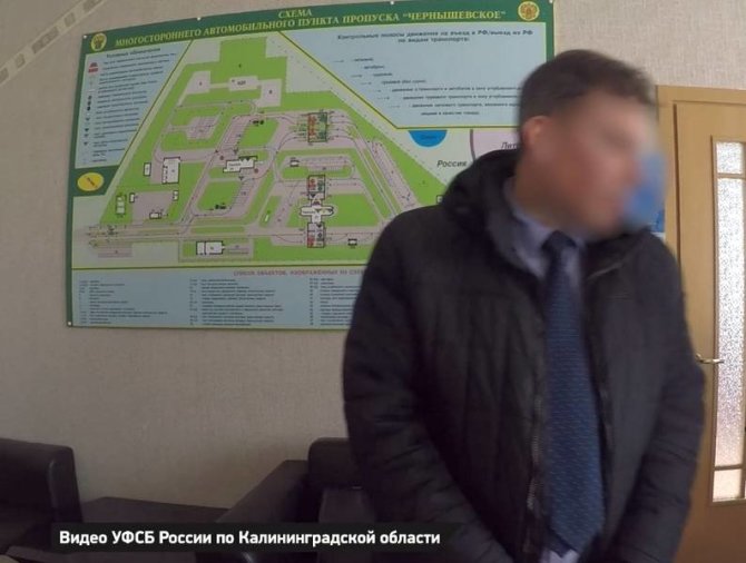 Stop kadras iš video/Rusijoje, Kaliningrado srityje sulaikytas kyšininkavimu įtariamas muitinės posto viršininkas