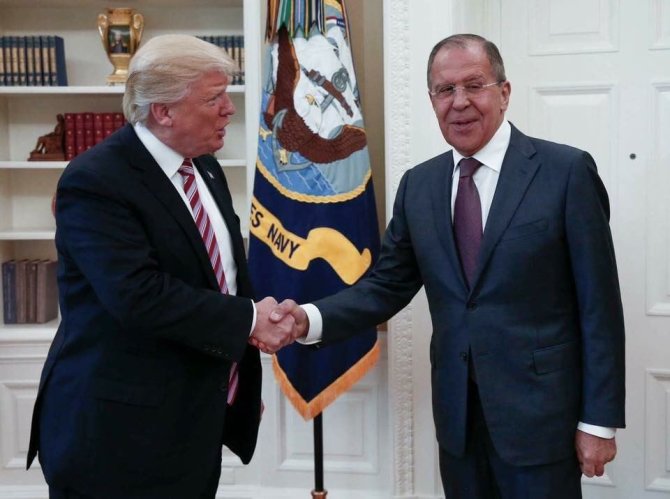 Rusijos Užsienio reikalų ministerijos nuotr./Donaldas Trumpas ir Sergejus Lavrovas per susitikimą 2017 metais