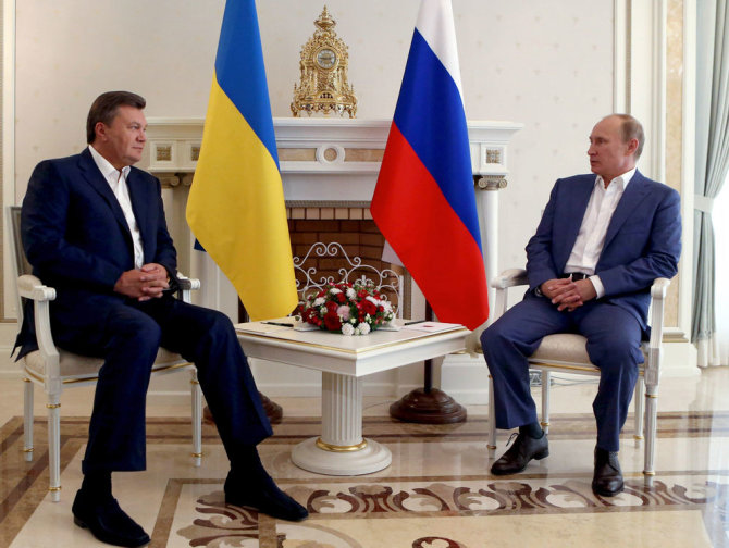 Rusijos prezidentas Vladimiras Putinas su Ukrainos prezidentu Viktoru Janukovičiumi.