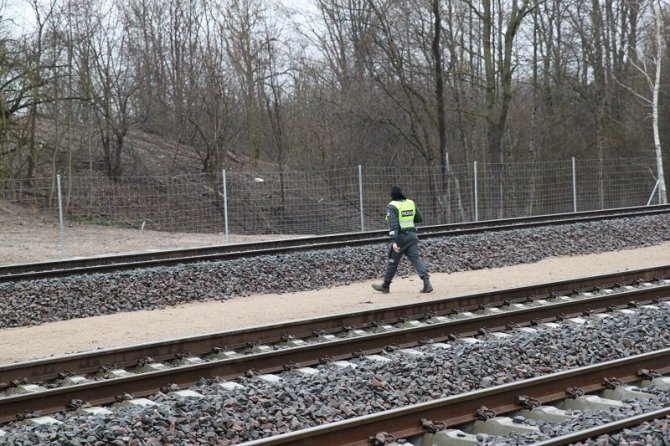 Lietuvos policijos mokyklos nuotr./Lietuvos policijos mokyklos kursantų mokymai prie geležinkelio