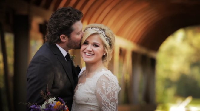 Kadras iš vaizdo įrašo/Kelly Clarkson ir Brandono Blackstocko vestuvės