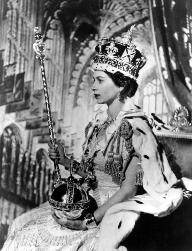 „Scanpix“ nuotr./Karalienė Elizabeth II savo karūnavimo dieną