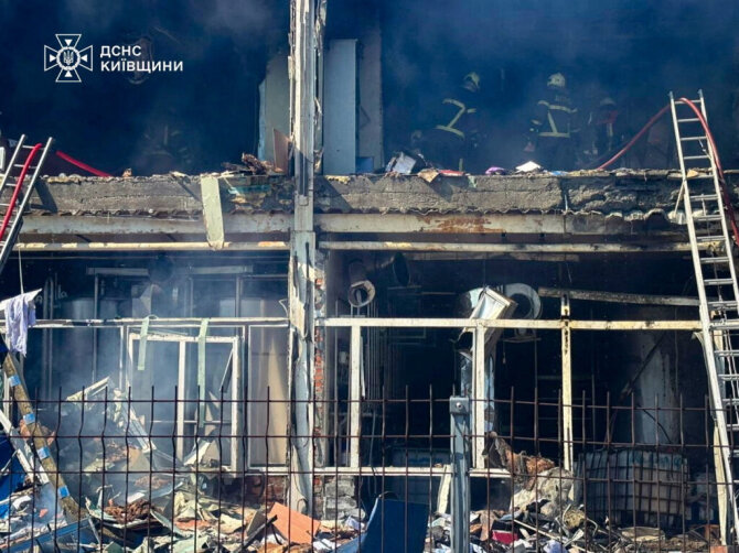 Rusijos smūgių Ukrainoje padariniai / STATE EMERGENCY SERVICE OF UKRAI / via REUTERS