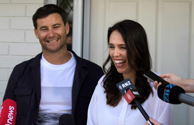 AFP/„Scanpix“ nuotr./Clarke'as Gayfordas ir premjerė Jacinda Ardern