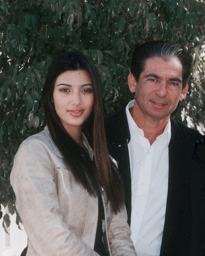 Vida Press nuotr./Kim Kardashian su tėvu Robertu Kardashianu