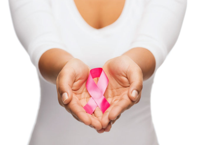 „Shuterstock“ nuotr./Rožinis kaspinas – krūties vėžio simbolis