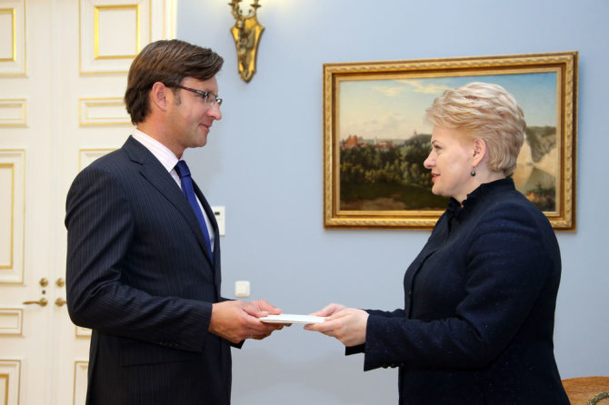 Dž. G. Barysaitės nuotr./Prezidentė įteikė skiriamuosius raštus Lietuvos ambasadoriui Belgijoje Gediminui Varvuoliui