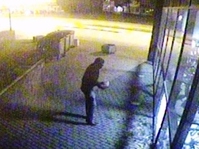 Policijos nuotr. /Vaizdo kameros užfiksavo vandalą Klaipėdoje