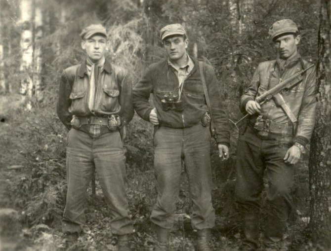 GAM nuotr./Iš kairės: Klemensas Širvys, Juozas Lukša, Benediktas Trumpys. 1950 metų spalis Kazlų Ruda.