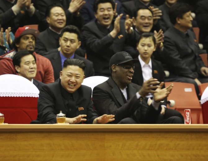 „Reuters“/„Scanpix“ nuotr./Kim Jong Unas ir Dennisas Rodmanas