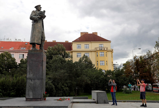 „Reuters“/„Scanpix“ nuotr./Ivano Konevo statula