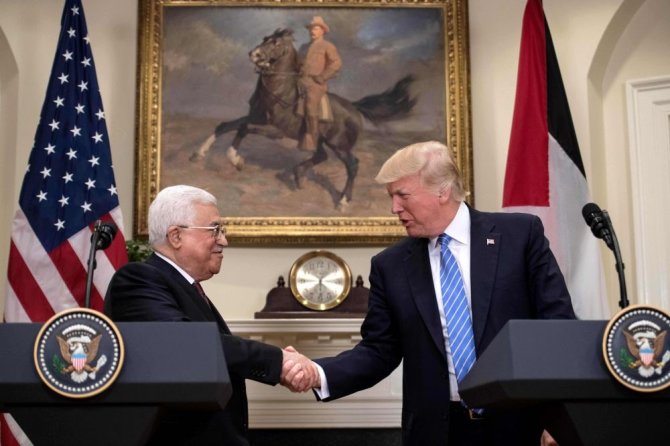 AFP/„Scanpix“ nuotr./Mahmudas Abbasas ir Donaldas Trumpas