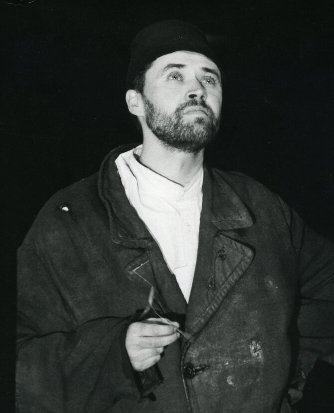 Gintaro Janavičiaus nuotr./Akt. Vytautas Šapranauskas (Chloinė-Genechas) spektaklyje „Nusišypsok mums, Viešpatie“.