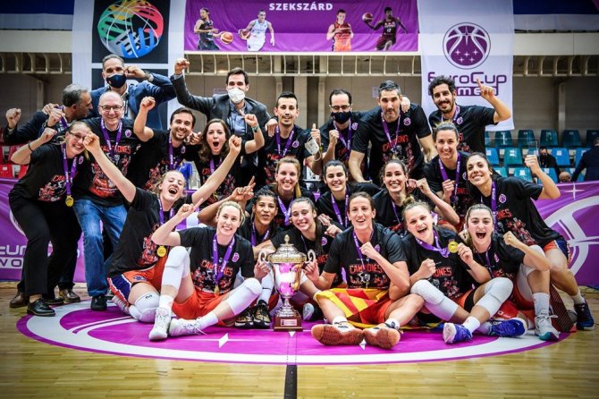 FIBA nuotr./Laura Juškaitė su „Valencia“ komanda triumfavo FIBA taurės turnyre.