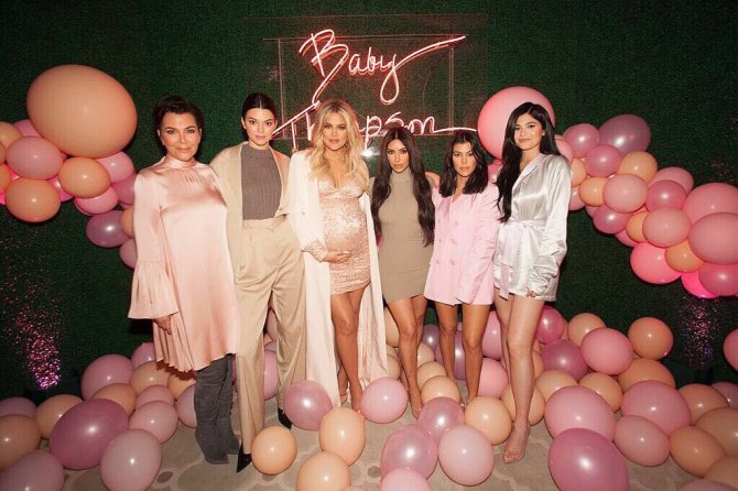 „Scanpix“/„Sipa USA“ nuotr./Kris Jenner, Kendall Jenner, Khloe Kardashian, Kim Kardashian, Kourtney Kardashian ir Kylie Jenner
