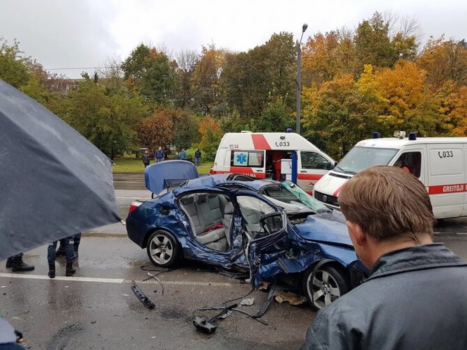 Arvydo Katkevičiaus, Kur stovi policija Kaune nuotr./Avarija Taikos prospekte