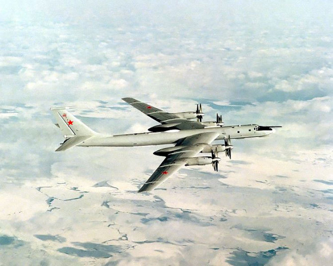 http://commons.wikimedia.org/JAV kariškių nuotr./Tolimojo skrydžio „Tu-142”