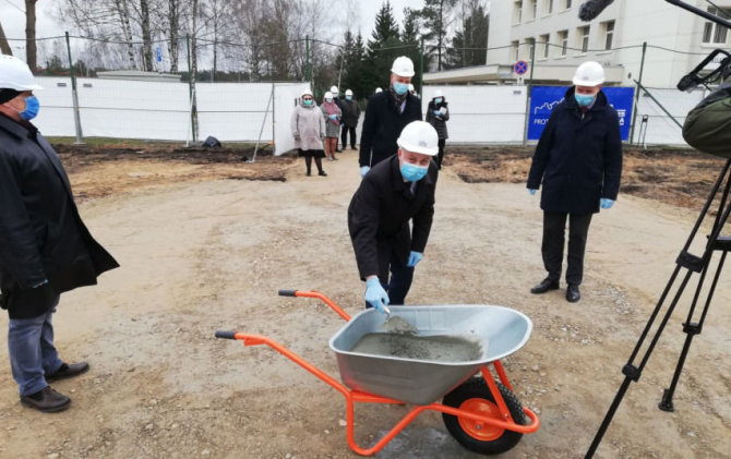 SAM nuotr./Kapsulės įkasimas Vaiko raidos centro statybų vietoje