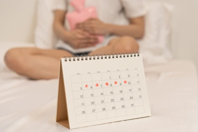 Shutterstock nuotr./Skausmingos mėnesinės vargina nemažai paauglių (asociatyvinė nuotr.)