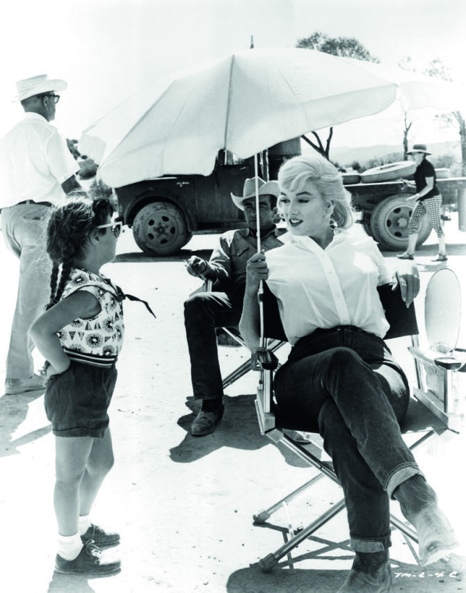 Vida Press nuotr./Tai, ką vilki Marilyn Monroe, 6-ajame deš. buvo beveik uniforma, 1961 m.