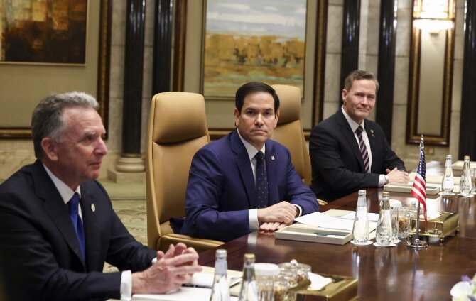 Steve'as Witkoffas, Marco Rubio ir Mike'as Waltzas / AP