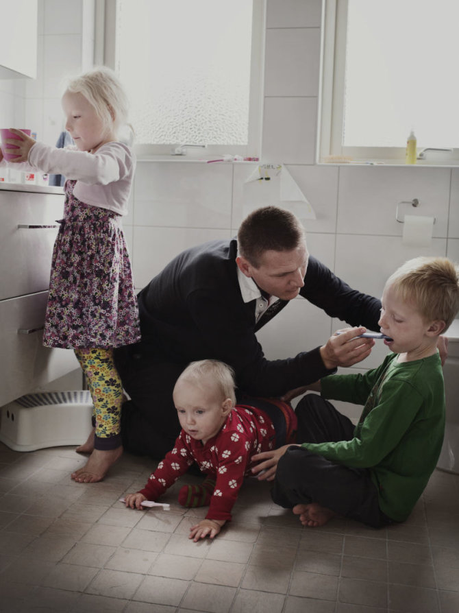 Johano Bävmano nuotr./Tėtis Johanas iš fotoprojekto „Swedish Dads“.
