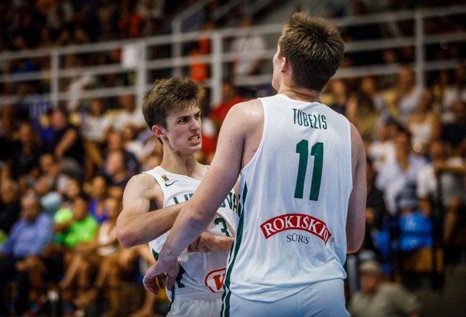 FIBA nuotr./Augustas Marčiulionis ir Ąžuolas Tubelis