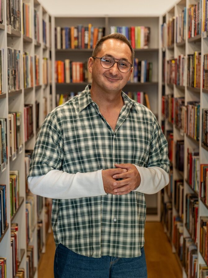 Gintauto Beržinsko nuotr./Susitikimas su Orijumi Gasanovu Klaipėdos Imanuelio Kanto viešosios bibliotekos „Kauno atžalyno“ padalinyje