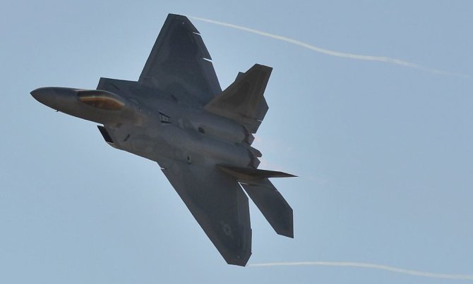 AFP/„Scanpix“ nuotr./„F-22 Raptor“ naikintuvas