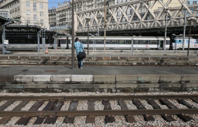 AFP/„Scanpix“ nuotr./Prancūzijoje keleiviai trečiadienį susidūrė su transporto chaosu, kai geležinkelių darbuotojų profsąjungos paskelbė nacionalinį streiką