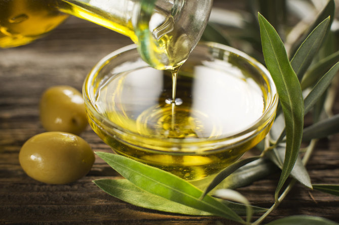 „Shutterstock“ nuotr./Viduržemio dietos pagrindas – alyvuogių aliejus