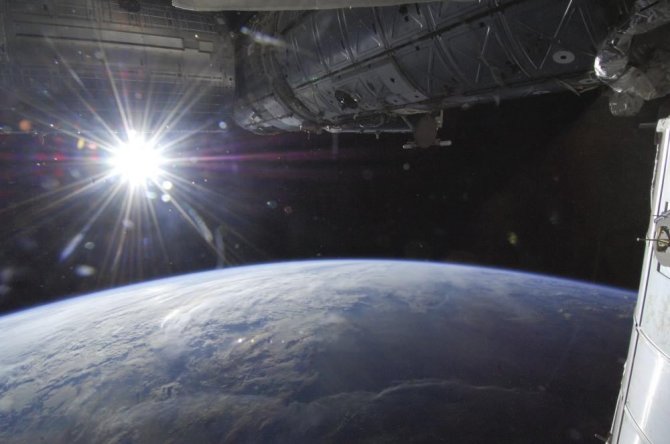 „Reuters“/„Scanpix“ nuotr./Žemė nufotografuota iš Tarptautinės kosminės stoties