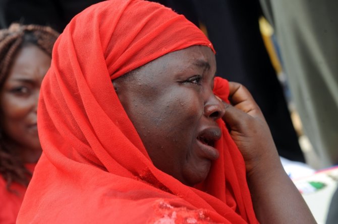 AFP/„Scanpix“ nuotr./Vienos iš Nigerijoje pagrobtų mergaičių motina